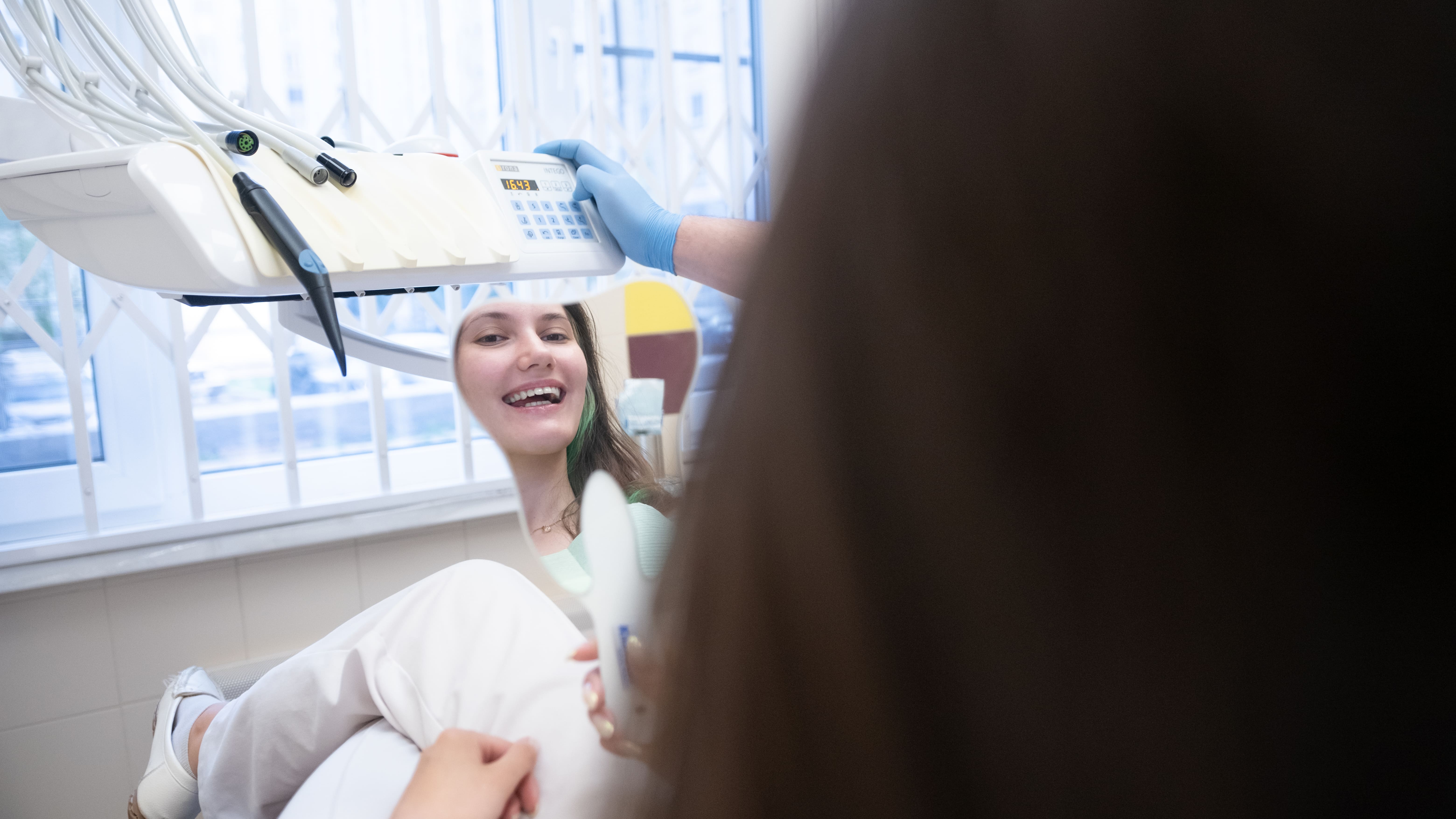 Идеальная гигиена полости рта: ваш путь к здоровой улыбке и отличному самочувствию.